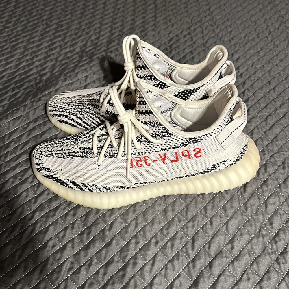 Authentic Yeezy boost - Picture 2 of 5